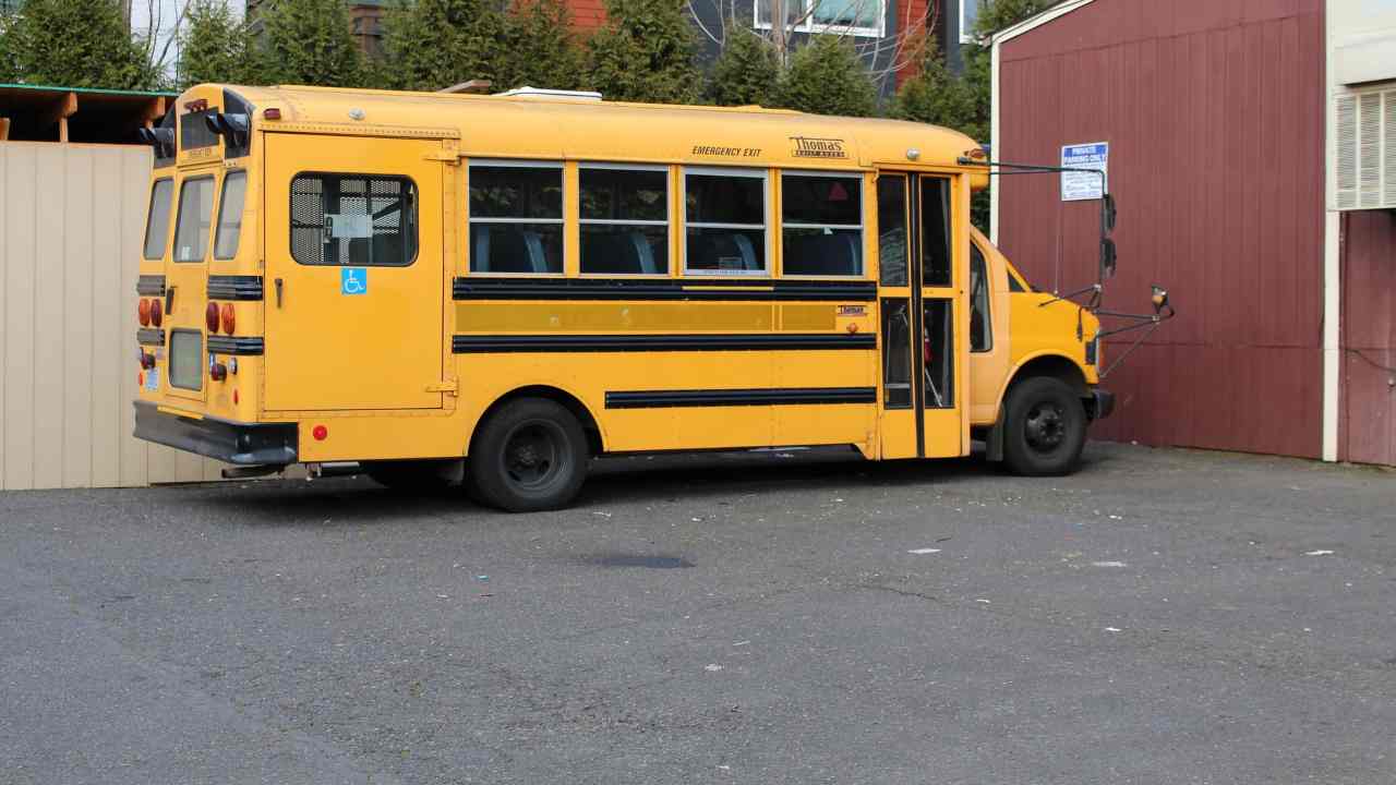 Scuolabus (foto da Pixaby)