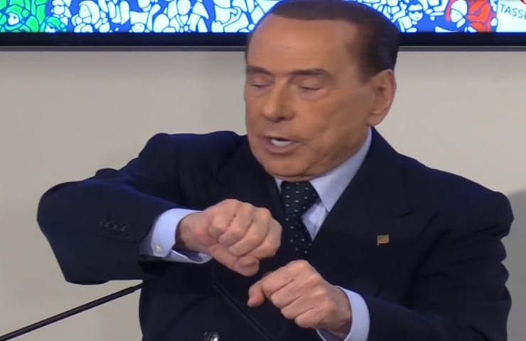 silvio berlusconi travestito