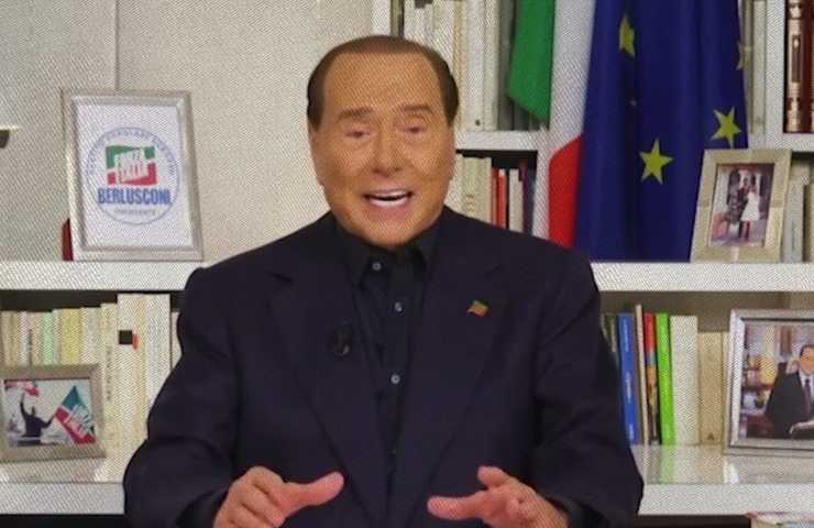 silvio berlusconi travestito