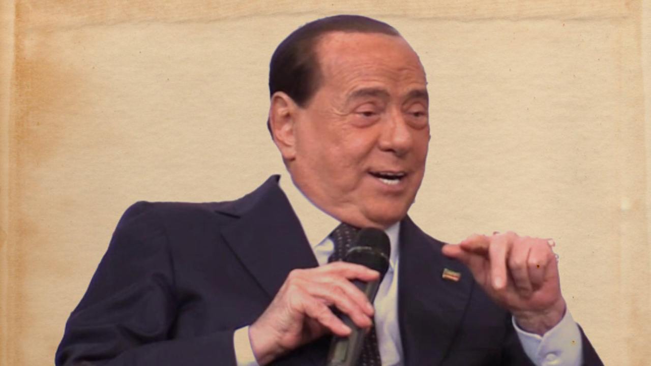 silvio berlusconi travestito