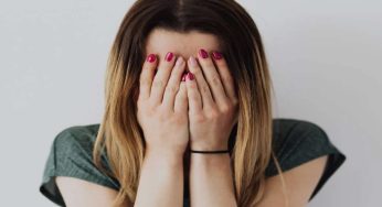 Abusata dal padre e dall’amico a 16 anni: parte la denuncia