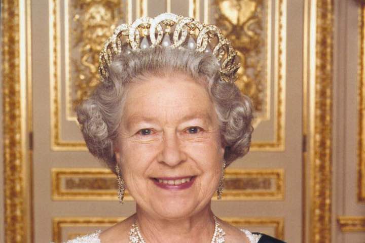 Elisabetta bufera a Buckingham Palace