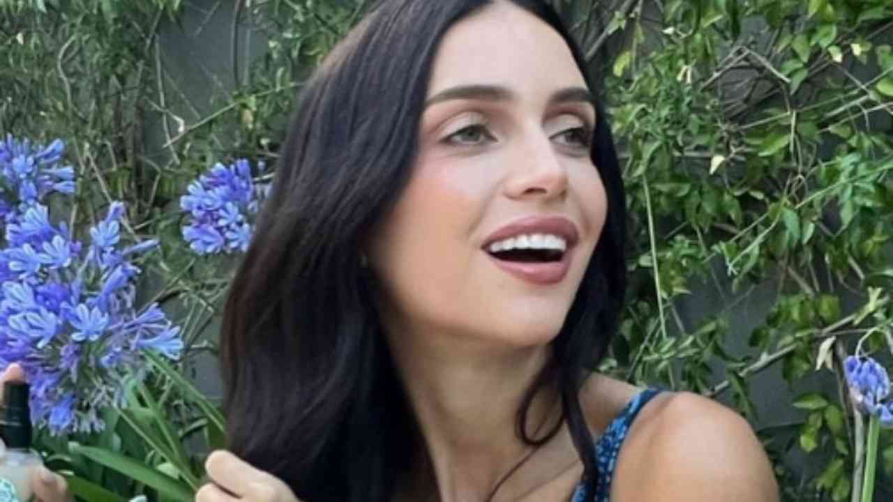 Zaira Nara foto scogli lato B