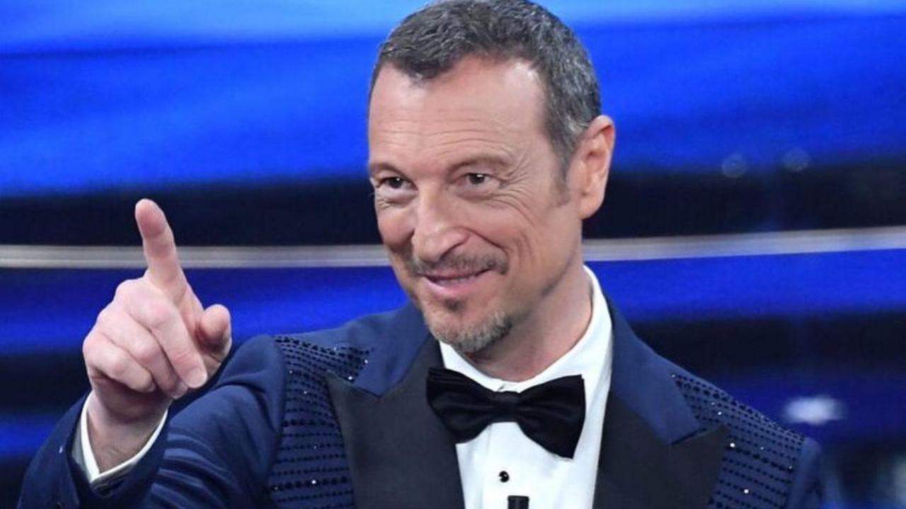 Amadeus riceve il tapiro da Striscia la Notizia