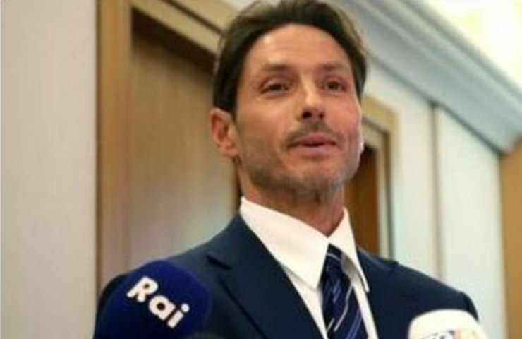 Rosario Fiorello distrugge Mediaset parole durissime