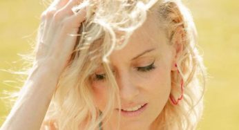 “Il tuo corpo è il nostro tempio” Justine Mattera, divina a bordo piscina: sirena da impazzire – FOTO