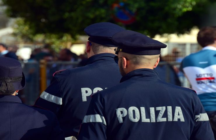 Polizia aggressione milano feriti