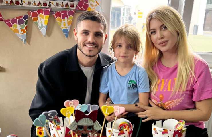 Wanda Nara bottoni bolide regalo