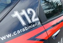 cadavere della madre in casa