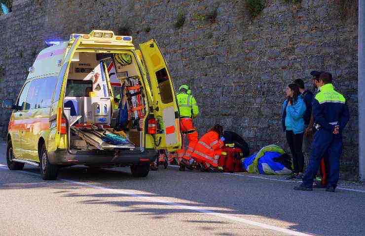 Tragedia stradale, 19 enne perde la vita