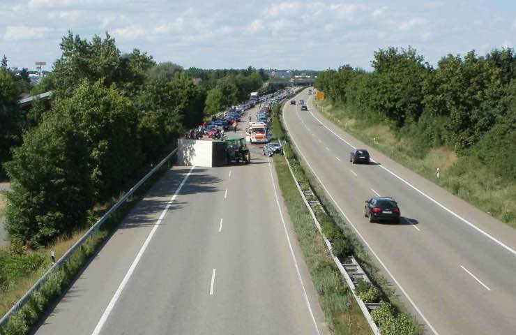 Tragedia in strada, perde la vita un 40 enne