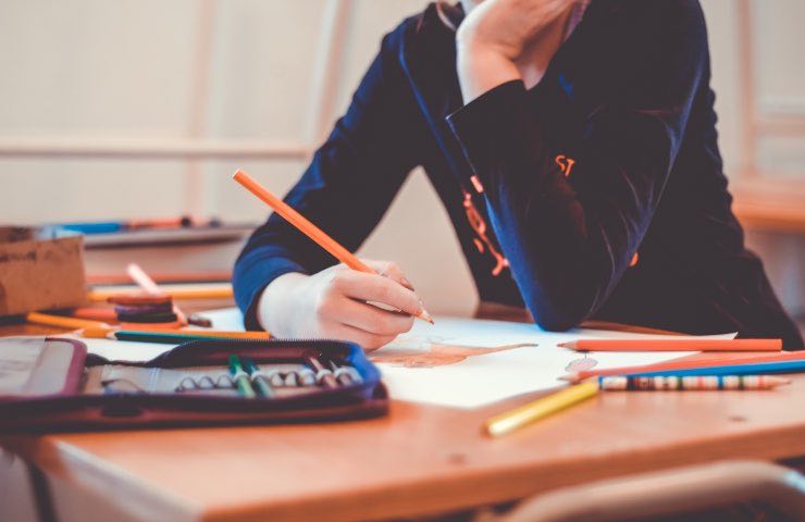 Scuola, panino con bullone