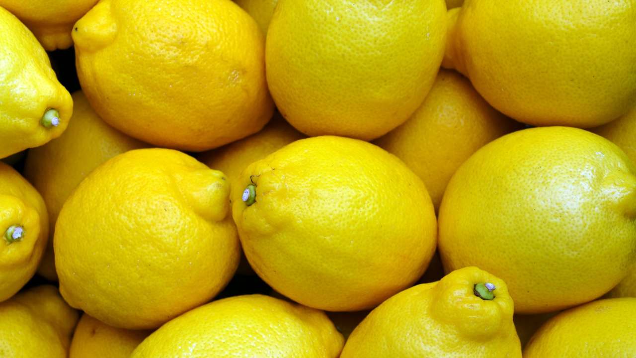 I rimedi sorprendenti di due limoni bolliti