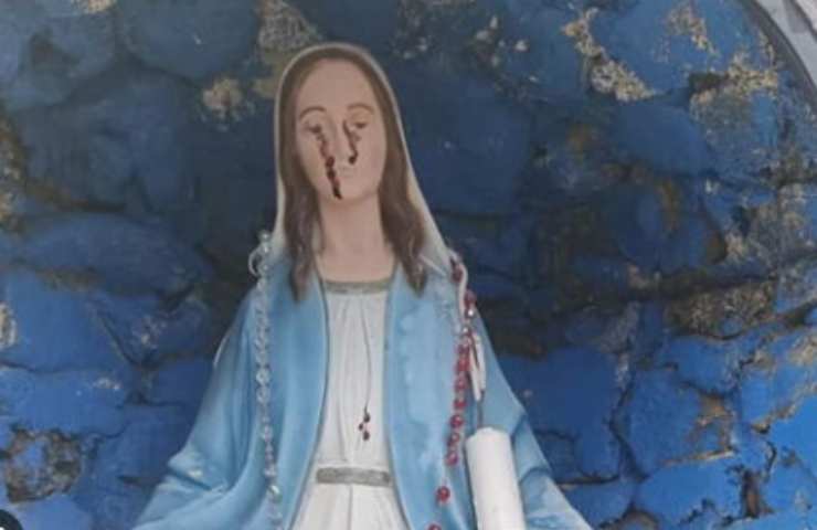 Statua della Madonna in lacrime