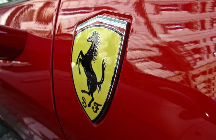 Questa Ferrari costa solo 14mila euro modello