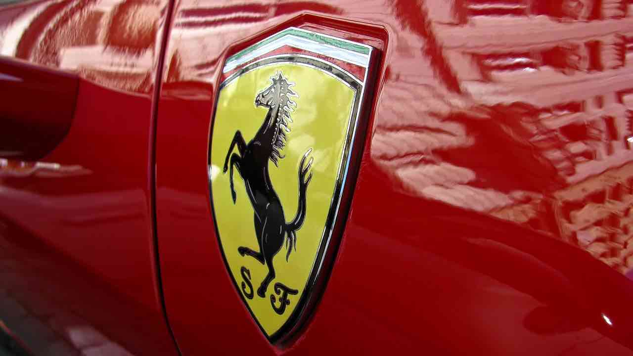 Questa Ferrari costa solo 14mila euro modello