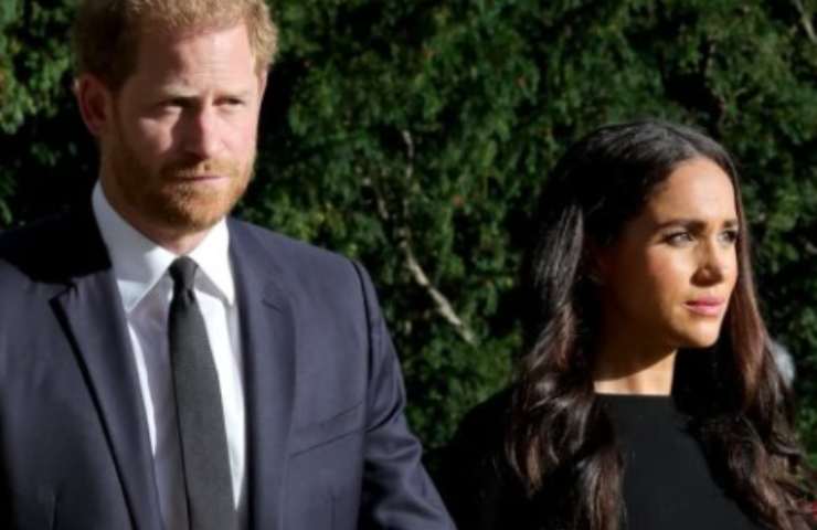 Harry e Meghan lontani